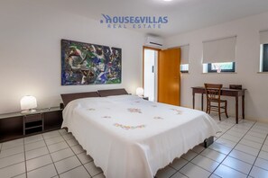 3 habitaciones, tabla de planchar con plancha, wifi y ropa de cama 