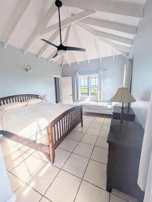 2 عدّة غرف نوم ومكواة/لوح كي وواي فاي مجانًا وملاءات أسرّة