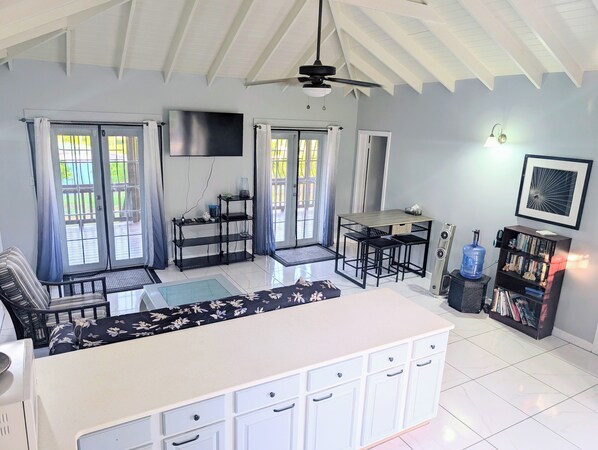 تلفزيون ذكي، مشغل دي في دي، كُتُب