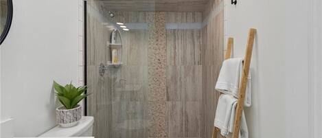 Baignoire, sèche-cheveux, serviettes fournies, savon