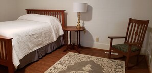 3 bedrooms, desk, iron/ironing board, free WiFi