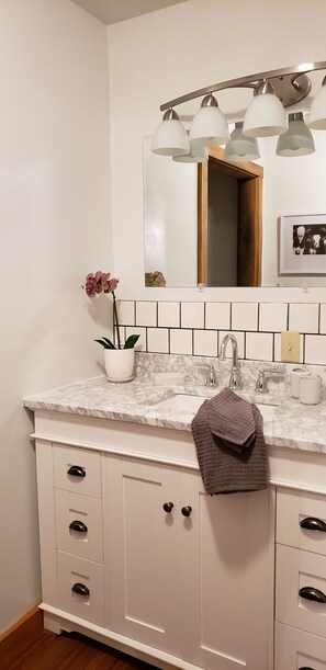 Combined shower/tub, hair dryer, towels, soap