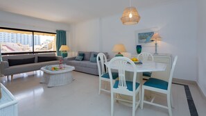 Dining - 2BDR W/ Pool - 5min from beach by LovelyStay (Quarteira)