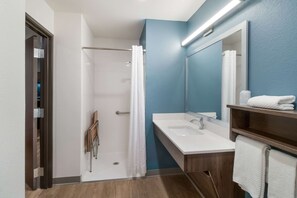 Room, 1 Queen Bed, Accessible, Non Smoking (Roll-In Shower) | Bathroom