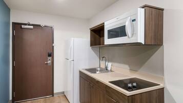 Full-sized fridge, microwave, stovetop, freezer