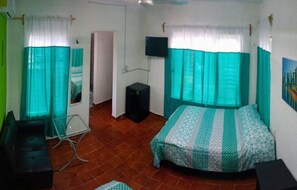 1 habitación, tabla de planchar con plancha y wifi 