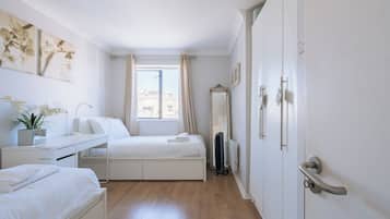 2 bedrooms, iron/ironing board, internet, bed sheets