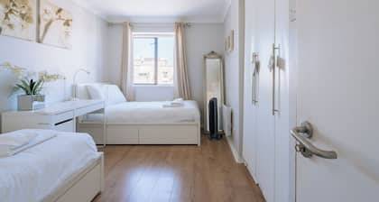Stylish + Stunning flat in central Dublin!