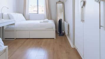 2 bedrooms, iron/ironing board, internet, bed sheets