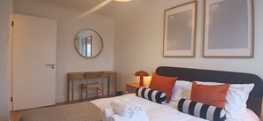 2 habitaciones, tabla de planchar con plancha, internet y ropa de cama 