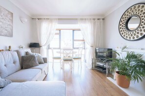 Een televisie en een kantoor