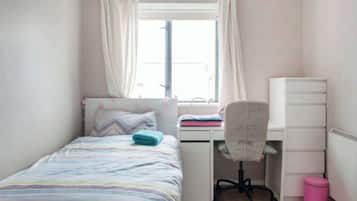 2 bedrooms, iron/ironing board, Internet, bed sheets