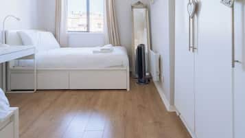 2 bedrooms, iron/ironing board, Internet, bed sheets