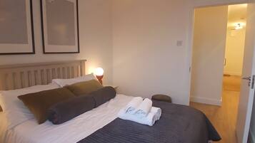 2 bedrooms, iron/ironing board, Internet, bed sheets