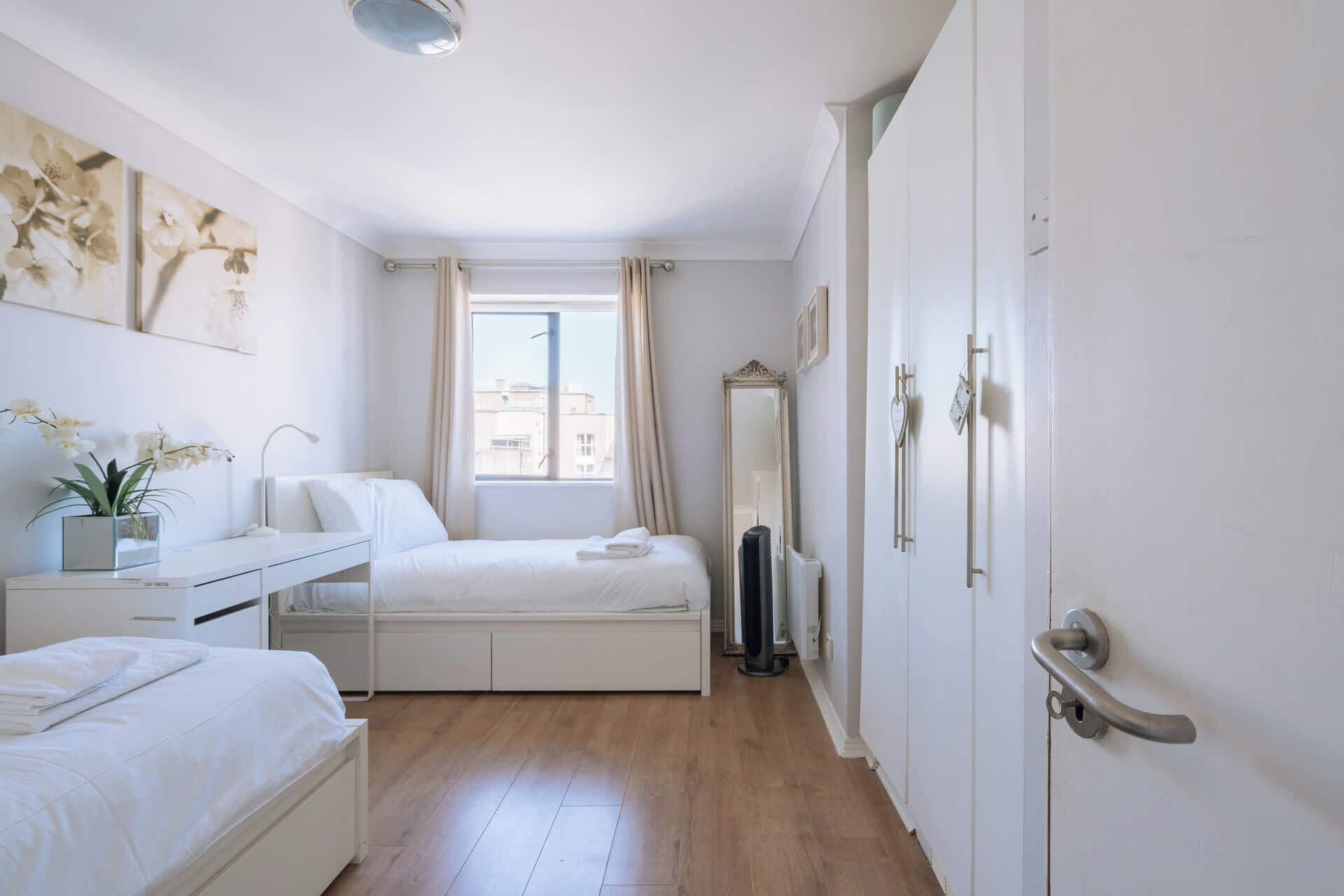 2 bedrooms, iron/ironing board, Internet, bed sheets