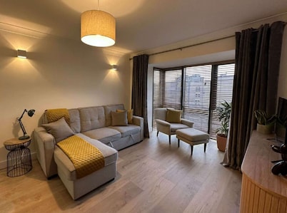 Stylish 2 Double Bed apartment in central Dublin