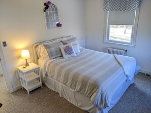 3 bedrooms, desk, travel cot, free WiFi - Cozy Farmette Easy Access Bedford PA (Bedford)