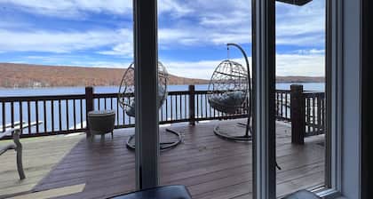 Lakefront/Dock/Amazing views HotTub