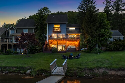 Lakefront/Dock/Amazing views HotTub