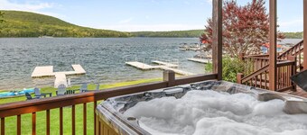 Lakefront/Dock/Amazing views HotTub