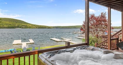Lakefront/Dock/Amazing views HotTub