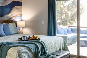 5 bedrooms, desk, iron/ironing board, travel crib