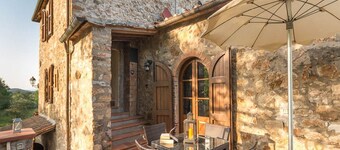 Appartamento in casale con piscina in Maremma