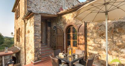 Appartamento in casale con piscina in Maremma