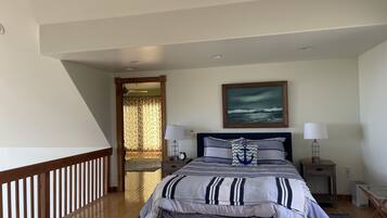 3 chambres, coffres-forts dans les chambres, bureau, lit parapluie