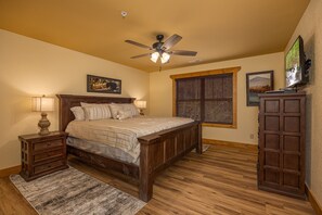 Maison, Plusieurs lits, baignoire à remous | 6 chambres, décor unique, ameublement unique, bureau