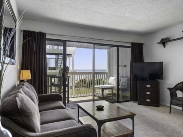 TV - Pura Vida Pure Life - Expansive views of the ocean and wide sandy beach by RedAwning (Carolina Beach)