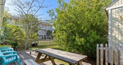 Flip Flop Paradise (2-Bedroom Cottage) by RedAwning