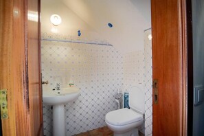 Hair dryer, towels