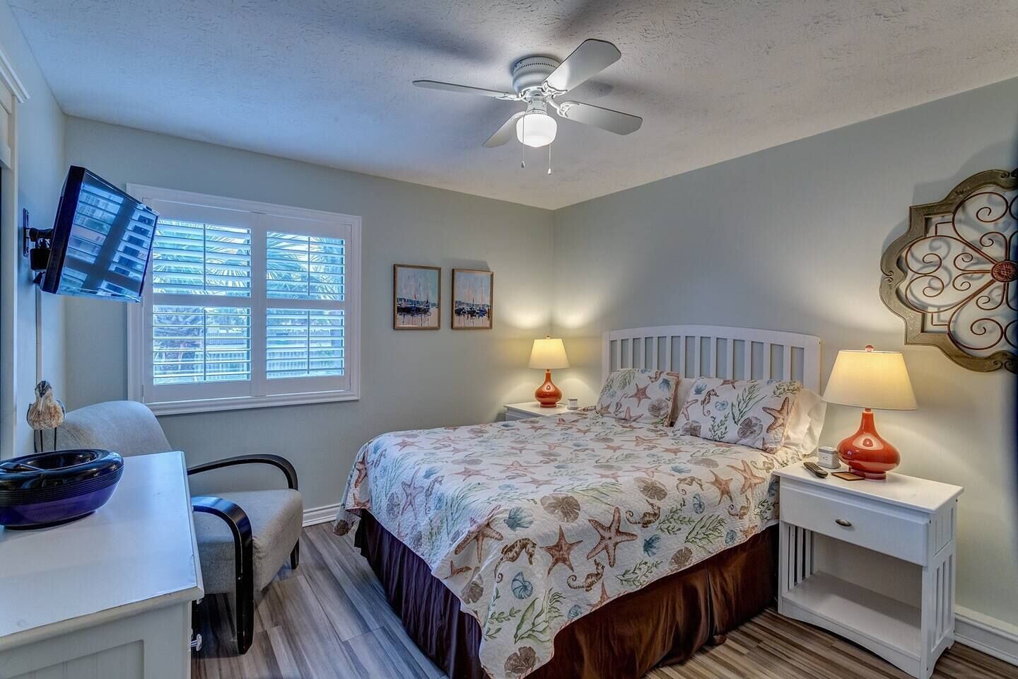 2 slaapkamers, een strijkplank/strijkijzer, gratis wifi, beddengoed