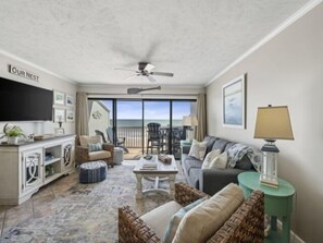 TV - Conched Out - Feel the ocean breezes as you relax on the deck overlooking the lovely Carolina Beach coastline by RedAwning (Carolina Beach)