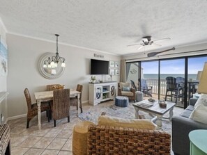 TV - Conched Out - Feel the ocean breezes as you relax on the deck overlooking the lovely Carolina Beach coastline by RedAwning (Carolina Beach)