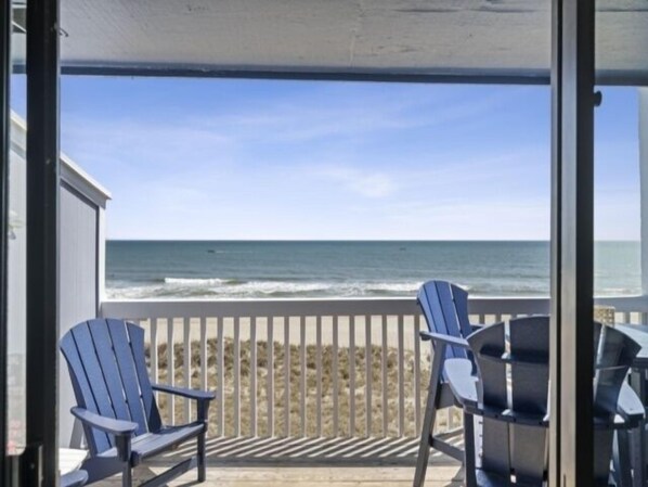 Property grounds - Conched Out - Feel the ocean breezes as you relax on the deck overlooking the lovely Carolina Beach coastline by RedAwning (Carolina Beach)