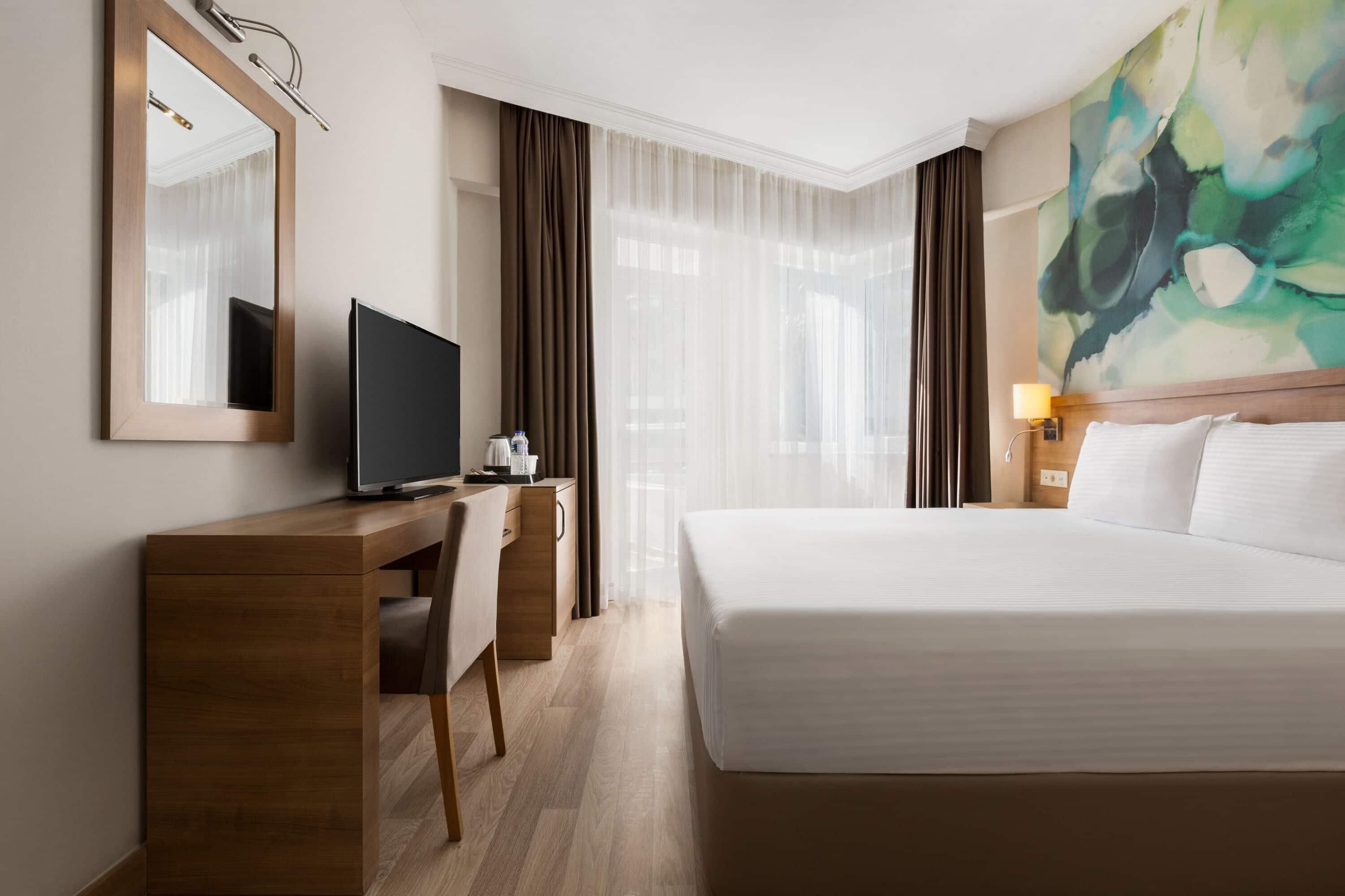 Phòng Tiêu chuẩn, 1 giường đôi | Minibar với thức uống miễn phí, bàn ủi/dụng cụ ủi quần áo 