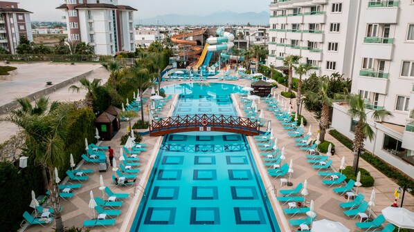 Piscine extérieure (ouverte en saison)