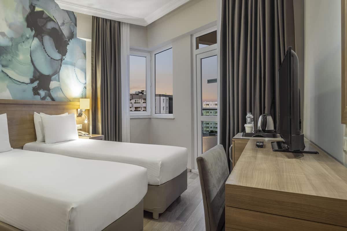 Standard Twin Room | Free minibar, iron/ironing board, free WiFi, bed sheets