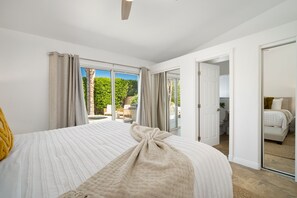 4 bedrooms, desk, iron/ironing board, travel crib - La Quinta 3 Bedroom +Bonus Room with Pool & Spa (family & pet friendly) (La Quinta)