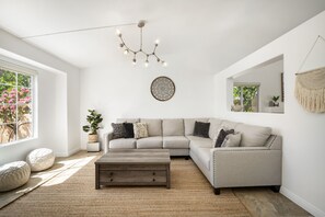 Smart TV, fireplace, table tennis, offices - La Quinta 3 Bedroom +Bonus Room with Pool & Spa (family & pet friendly) (La Quinta)