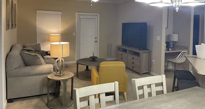 Luxurious Fully furnished 2bedroom 2 bathrooms 3rd floor apartment!