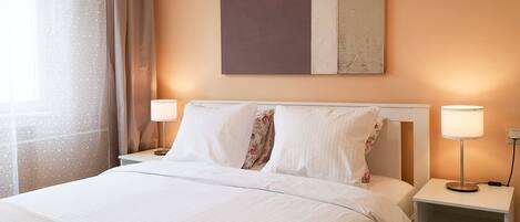 2 habitaciones, escritorio, tabla de planchar con plancha y wifi gratis