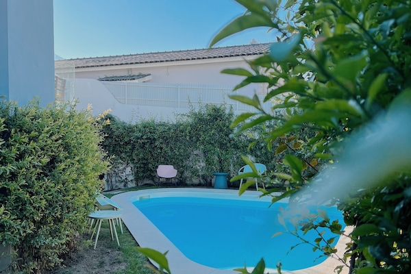 Hồ bơi ngoài trời phục vụ theo mùa