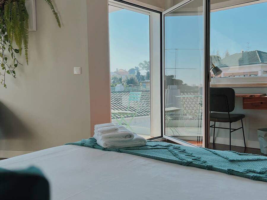 Habitación doble Deluxe, 1 cama Queen size, baño compartido | Muebles diferentes, escritorio y espacio para trabajar con laptop