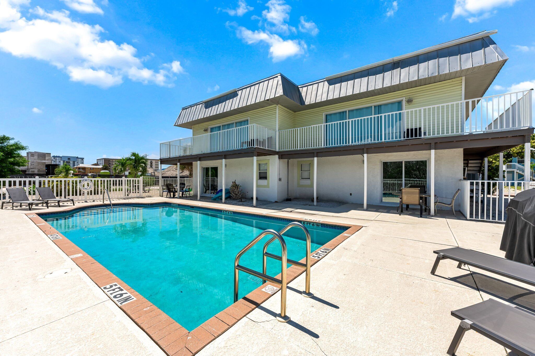 Et oppvarmet basseng