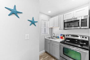 Fridge, microwave, oven, stovetop - Cozy Beach Villas, Huge Shared Pool, Walk to Beach, Times Square Restaurants! (Fort Myers Beach)