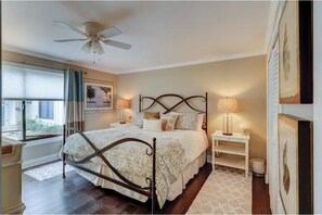 2 bedrooms, iron/ironing board, travel cot, free WiFi - Cozy Coastal Chic - Palmetto Dunes, beach, bike, tennis, golf, pickleball, swim (Hilton Head Island)