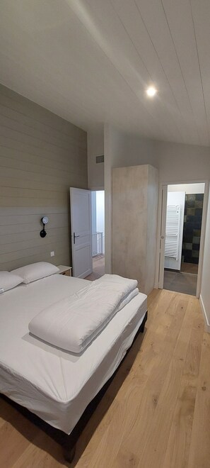 4 chambres, fer et planche à repasser, lit parapluie, Wi-Fi gratuit